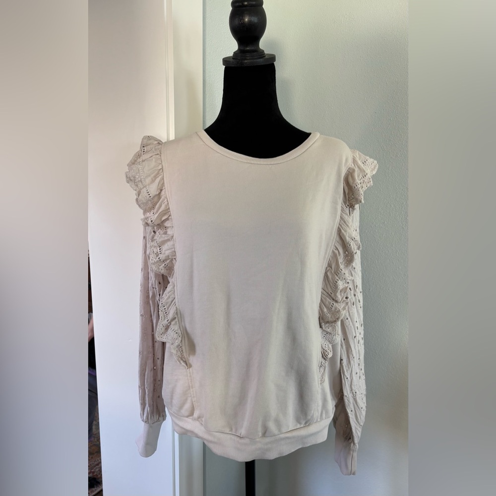 Calligraphic light tan/grey pullover with eyelet ruffles and sleeves size L